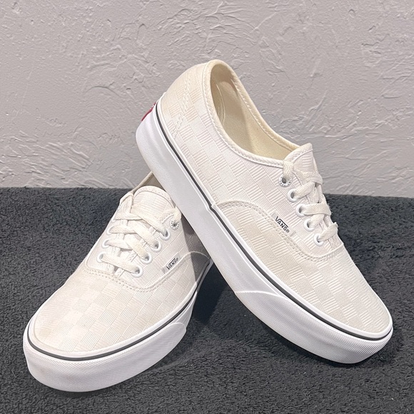 🔥 VANS Lace Up Checkered Platform Skate Sneakers Cream color -Mens 8 / Women 9.5 - Picture 1 of 13
